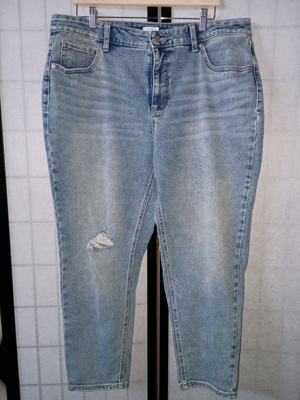 Time and Tru Light Blue Cropped Distressed Medium-Rise Jeans